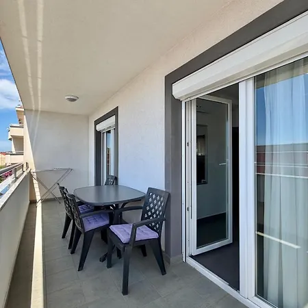 Tony Apartman