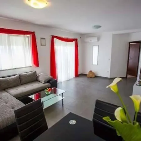 شقة Tony ماكارسكا